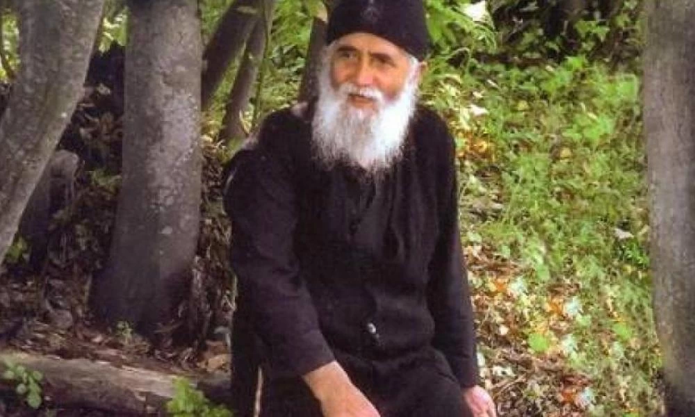 Άγιος Παΐσιος για εκκοσμίκευση του κλήρου: «Παπάς ἀράσοτος, ἄρα ἄσωτος»